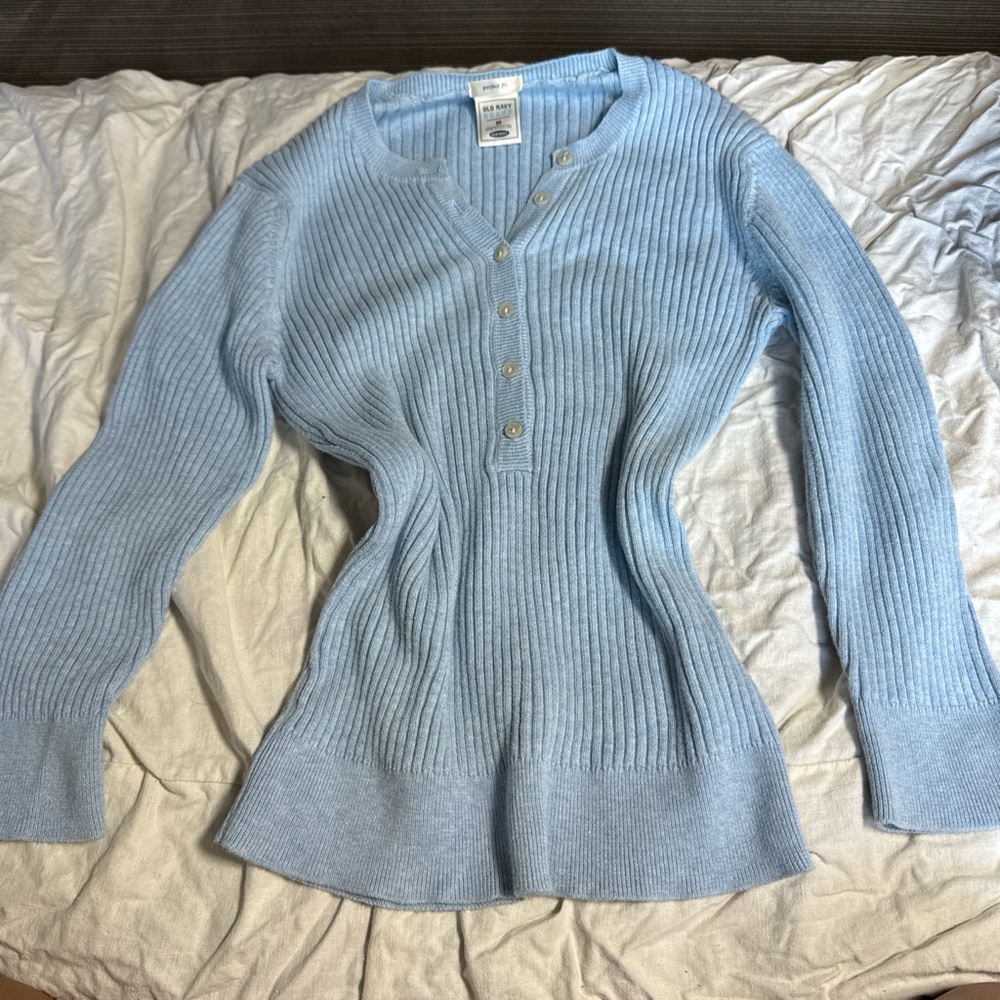 Old Navy Women's V-Neck Sweater in Soft Blue